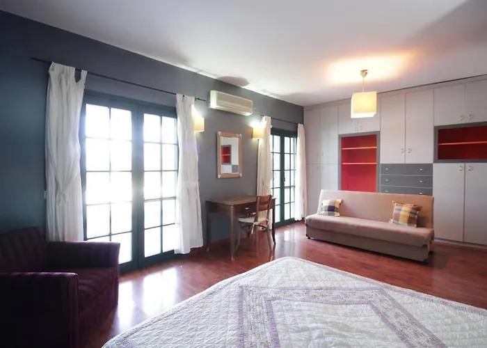 Secluded 3br Modern W Private Pool And Views