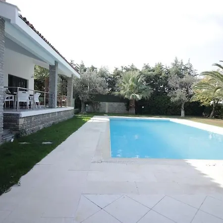 Secluded 3br Modern W Private Pool And Views