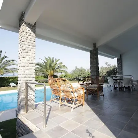 Secluded 3br Modern W Private Pool And Views Apartment