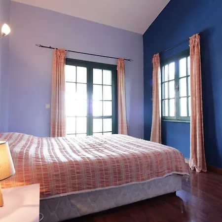 Secluded 3br Modern W Private Pool And Views Apartment *