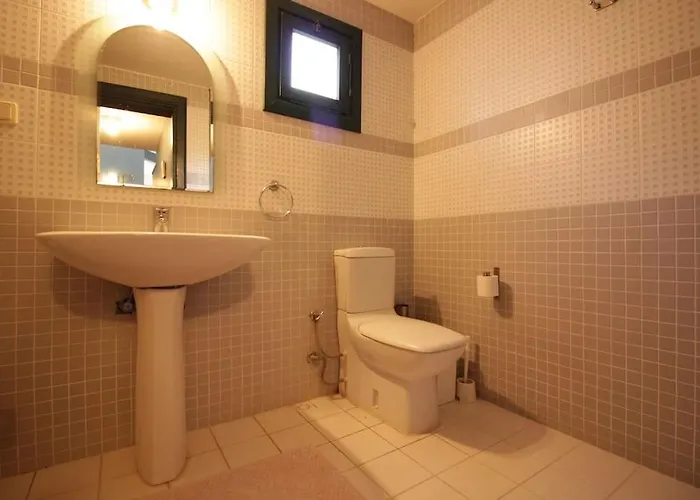 Secluded 3br Modern W Private Pool And Views *