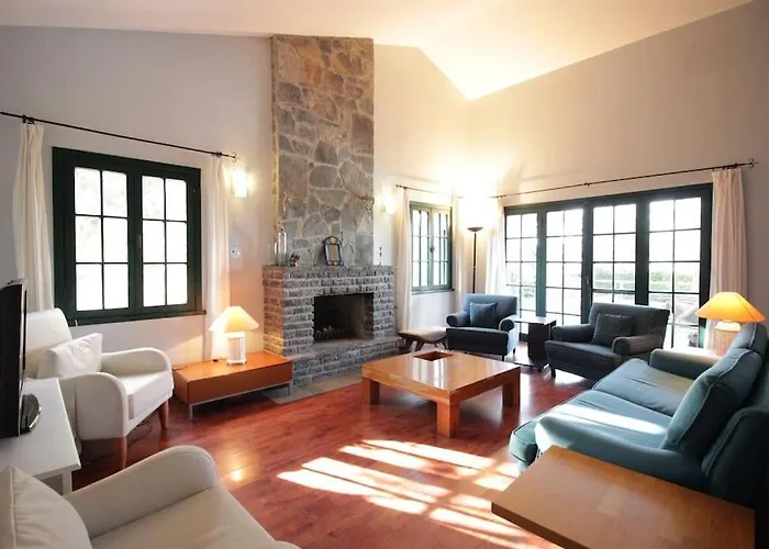 Secluded 3br Modern W Private Pool And Views *