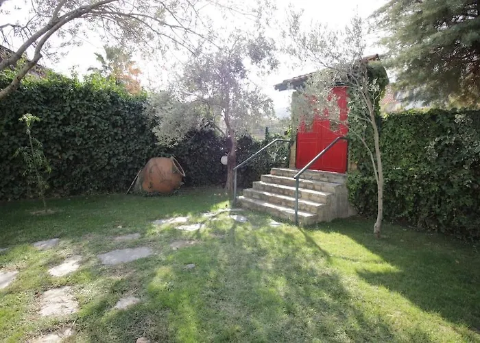 Secluded 3br Modern W Private Pool And Views *